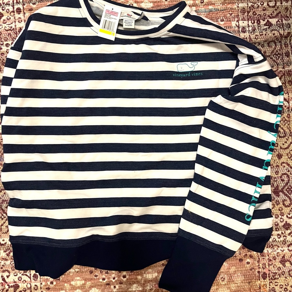NEW WITH TAGS Vineyard Vines Sweatshirt!!!!